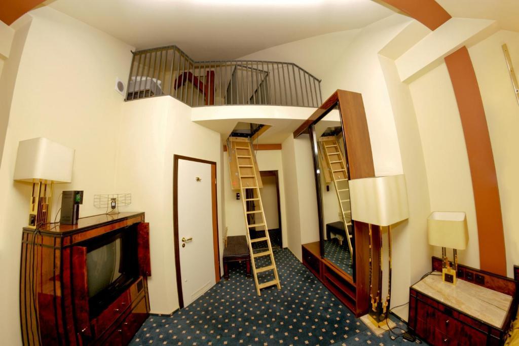 Hotel Podzamcze Tarnów エクステリア 写真