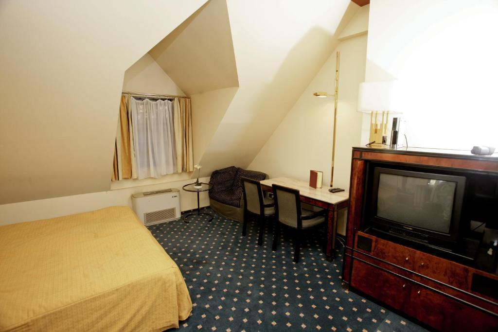 Hotel Podzamcze Tarnów エクステリア 写真