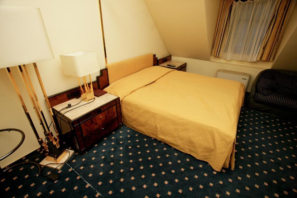 Hotel Podzamcze Tarnów エクステリア 写真