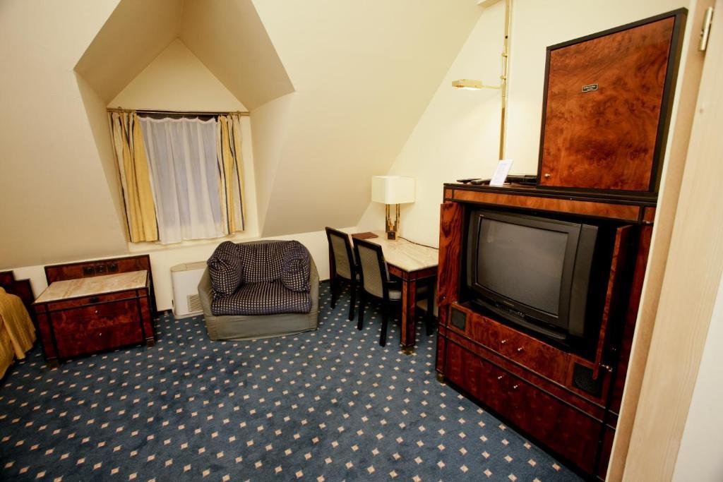 Hotel Podzamcze Tarnów エクステリア 写真