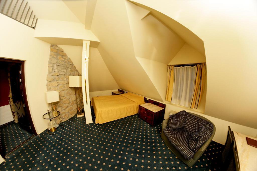Hotel Podzamcze Tarnów エクステリア 写真