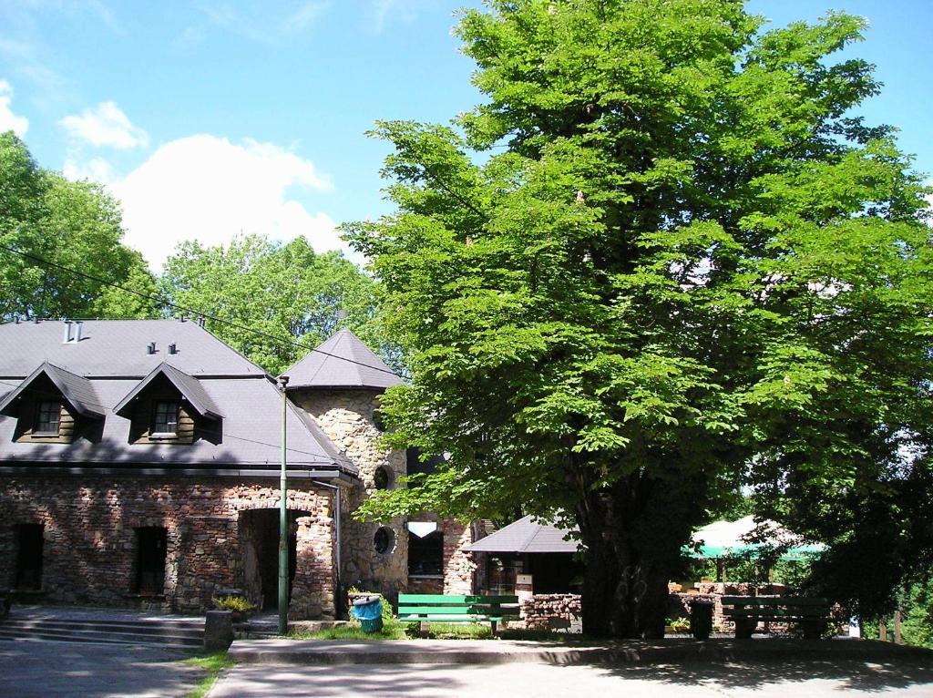 Hotel Podzamcze Tarnów エクステリア 写真