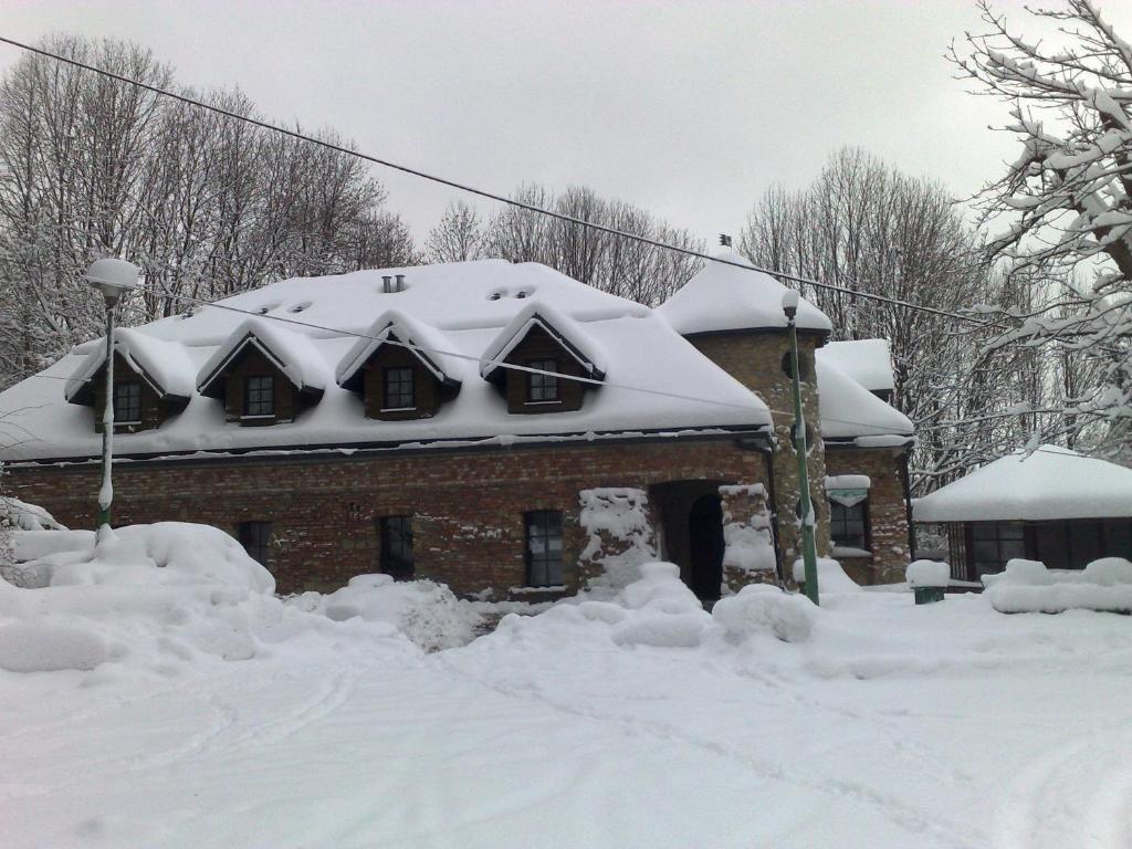 Hotel Podzamcze Tarnów エクステリア 写真