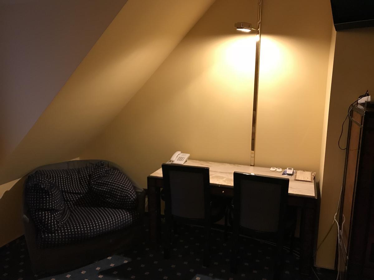 Hotel Podzamcze Tarnów エクステリア 写真