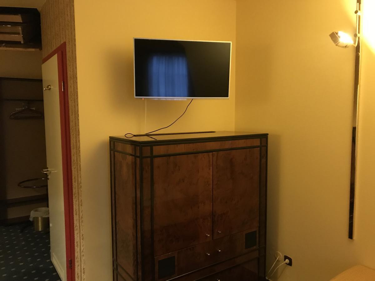 Hotel Podzamcze Tarnów エクステリア 写真