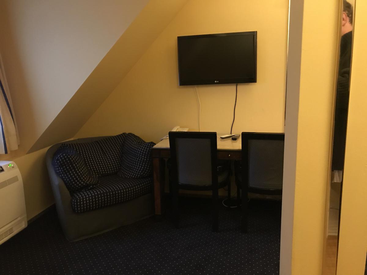 Hotel Podzamcze Tarnów エクステリア 写真
