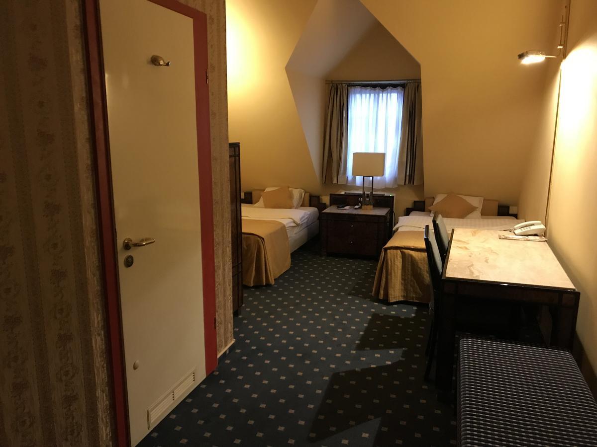 Hotel Podzamcze Tarnów エクステリア 写真