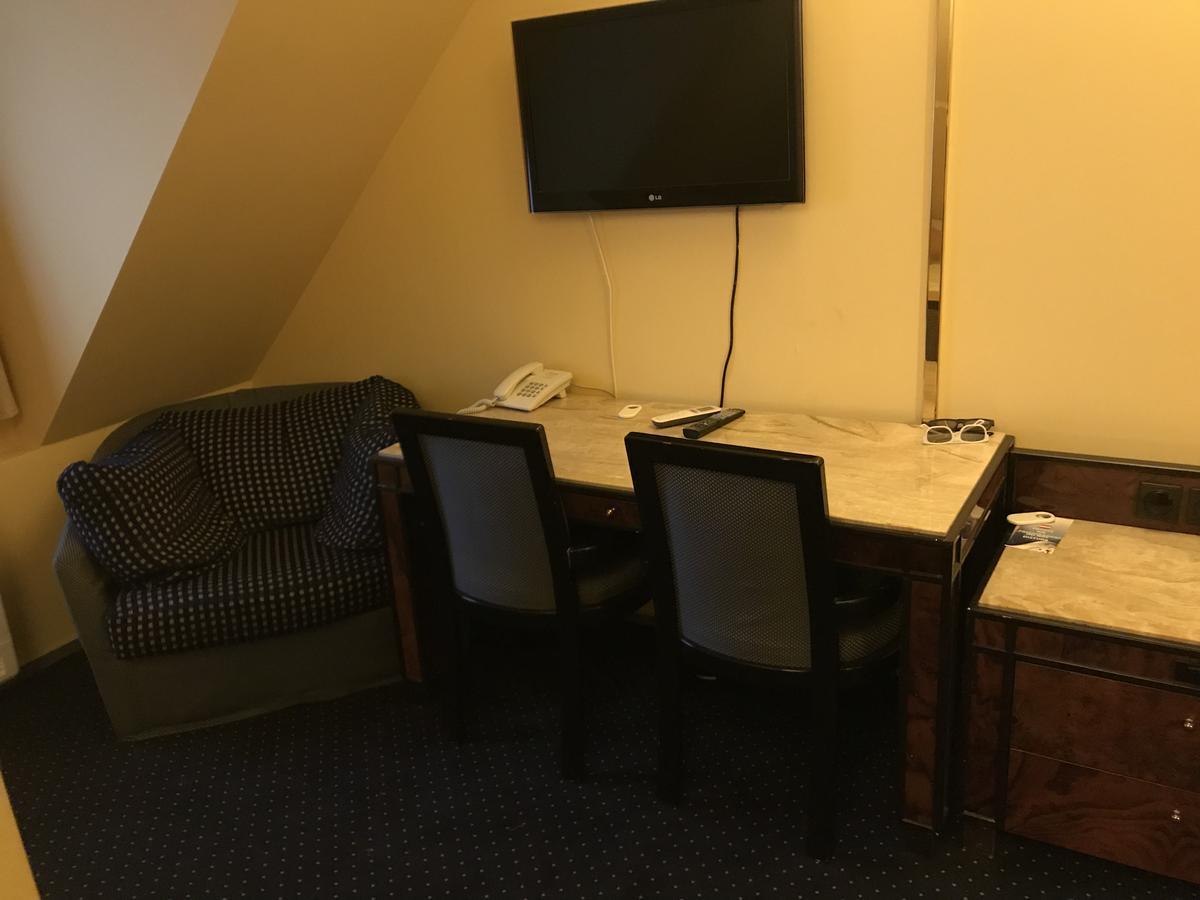 Hotel Podzamcze Tarnów エクステリア 写真