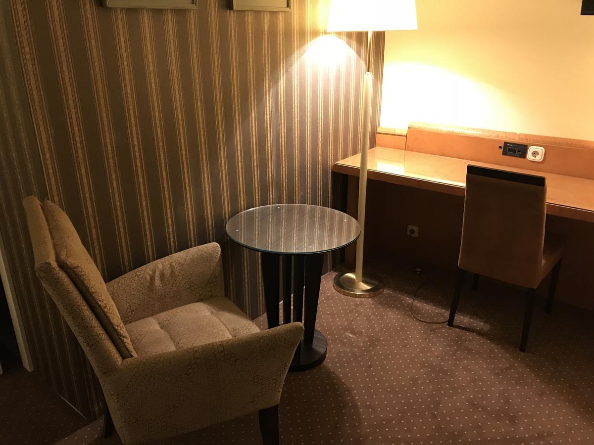 Hotel Podzamcze Tarnów エクステリア 写真