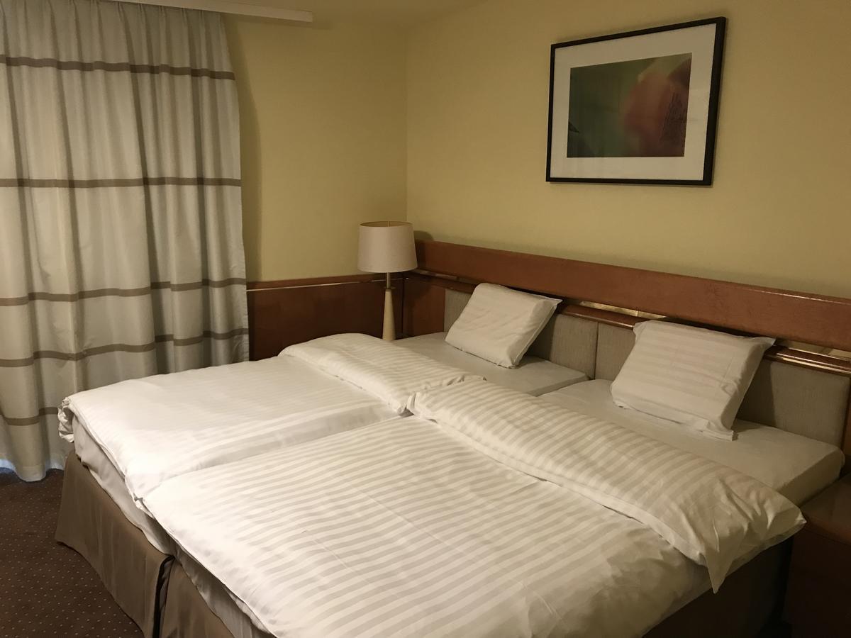 Hotel Podzamcze Tarnów エクステリア 写真