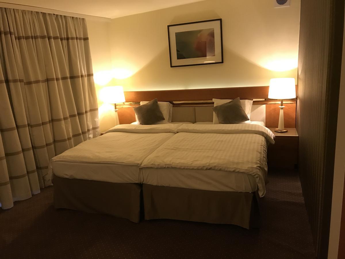 Hotel Podzamcze Tarnów エクステリア 写真